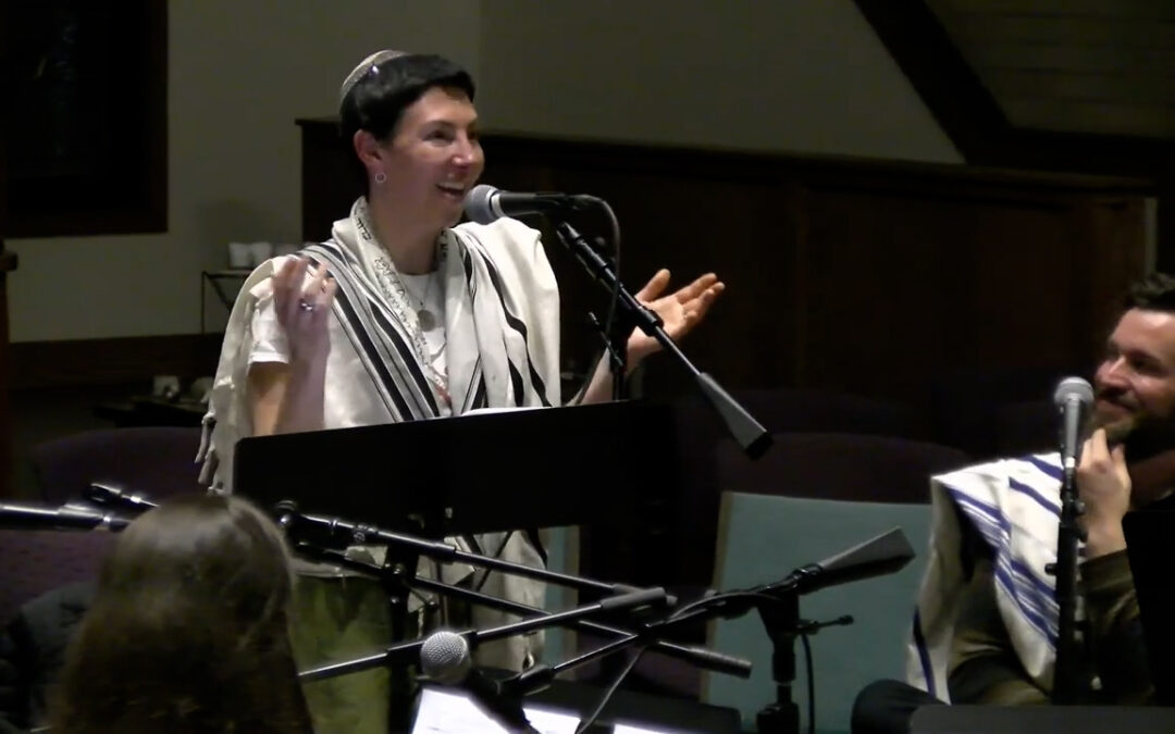 Rabbi Lizzi speaking at Second Unitarian Church for Friday Night Shabbat.